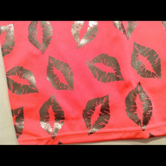 Metallic Lips Pink Bodycon Mini Dress - Picture 2 of 3
